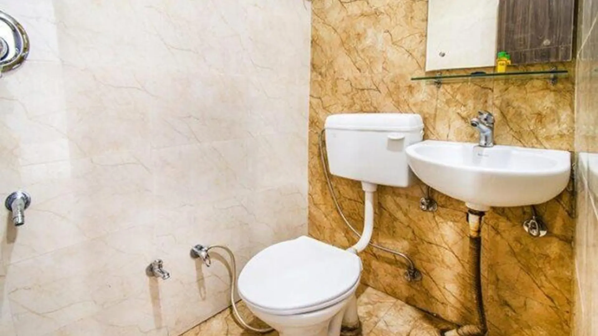 Hotel Fabhotel Golden Leaf Gurgaon